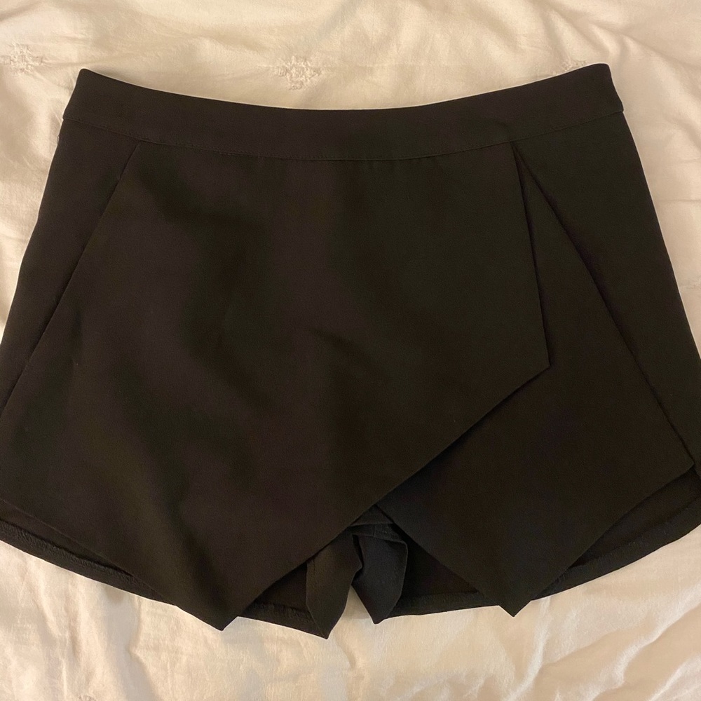 Missguided Black Envelope Skort ASO Taylor Swift